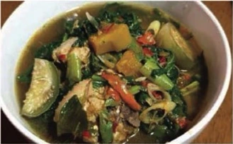 Gaeng Om (Isan Soup) mit Poulet/Fisch